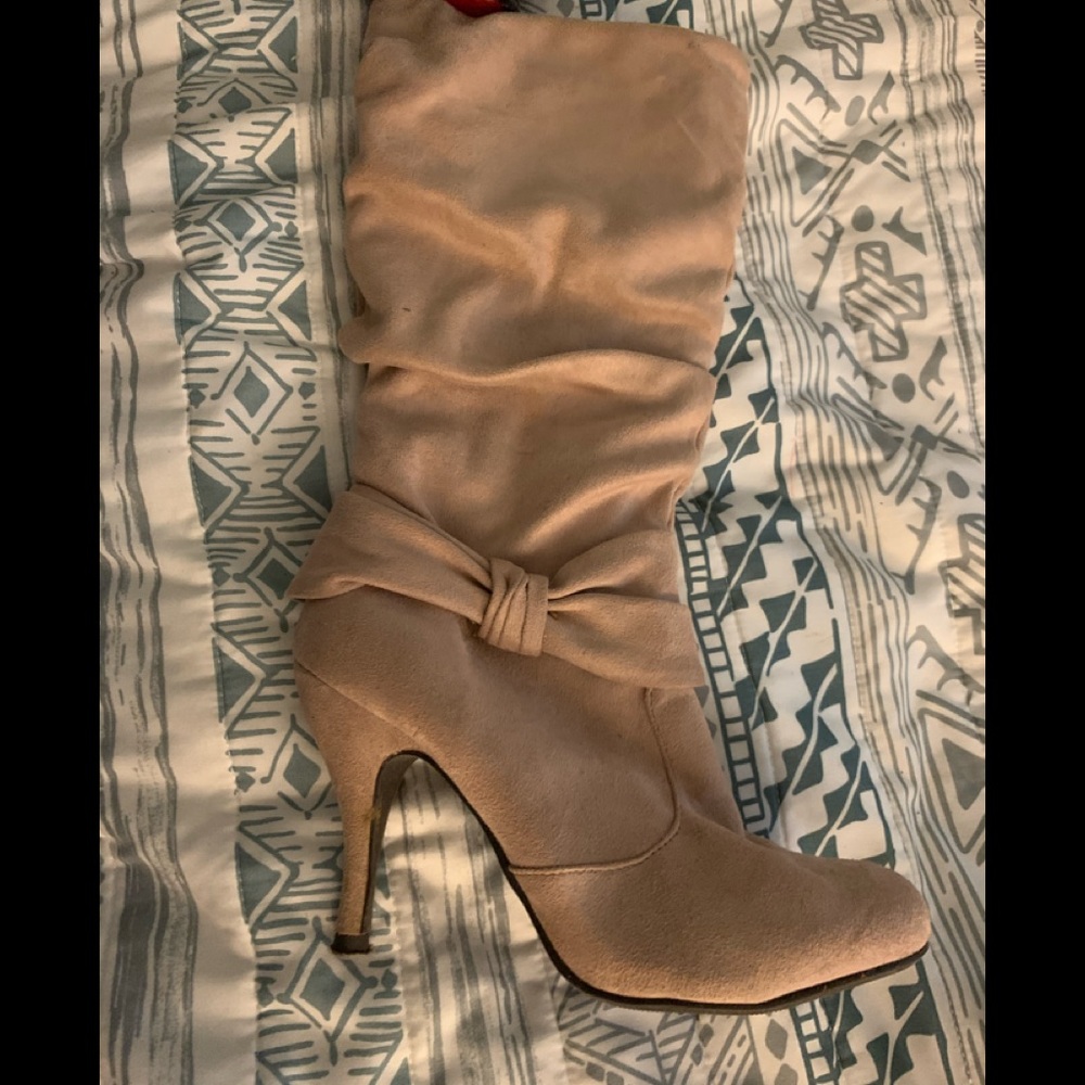 Botas de tacón delgado usadas dos veces